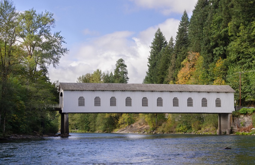 Goodpasture Covered Bridge spanning the McKenzie River near Vida, Oregon
